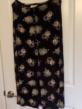 Charming Black Floral Button-Front Maxi Skirt